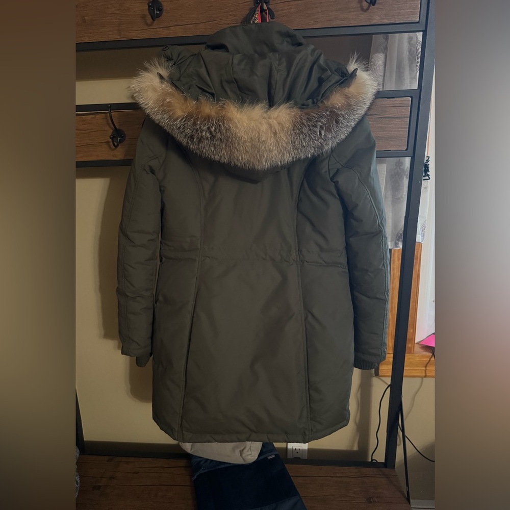 WOMEN'S PUFFER W/ FAUX FUR TRIM

Olive color